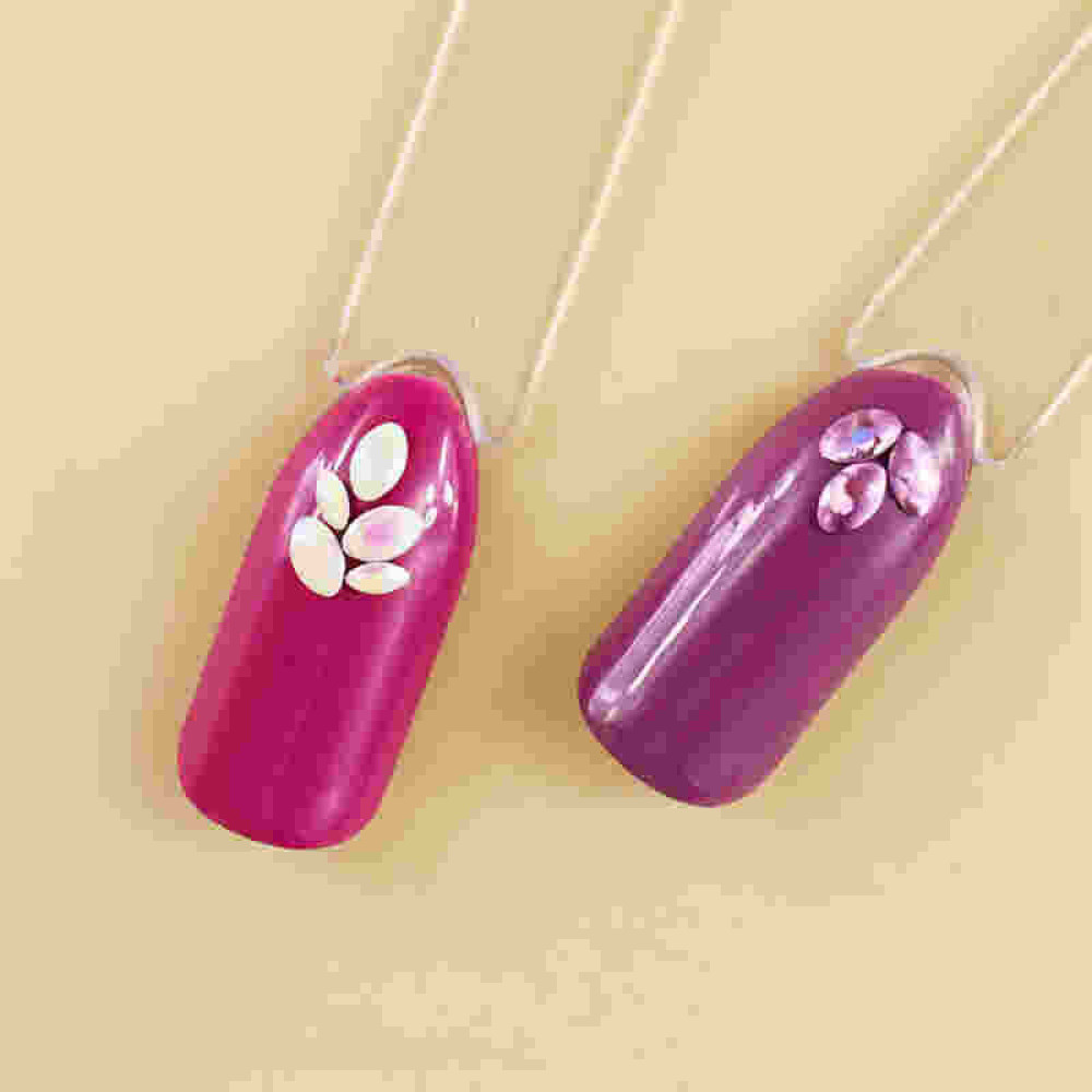 Декор для ногтей в контейнере Карусель овалы голографические Fabiyan. цвет белый. розовый